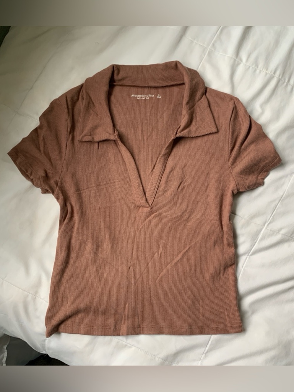 Abercrombie & Fitch Short-Sleeve Ribbed V-Neck Polo in Mauve Brown